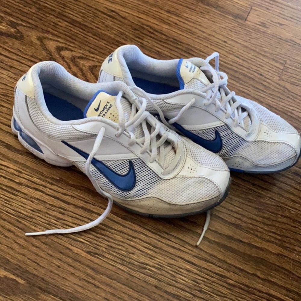 Nike women’s training shoes Size 7.5 white with blue detail